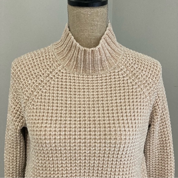H&M Waffle Crop Sweater - Picture 2 of 5